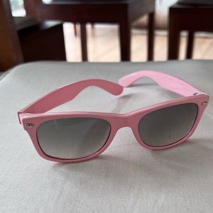 Ray Ban Wayfarer Classic in Pink